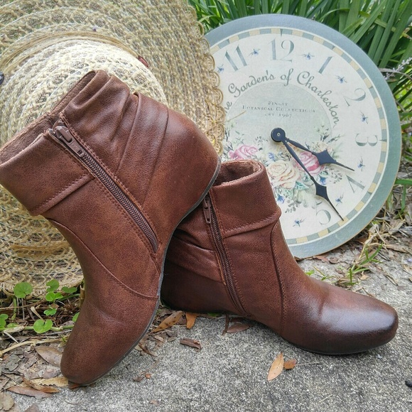 bare traps saydie boots